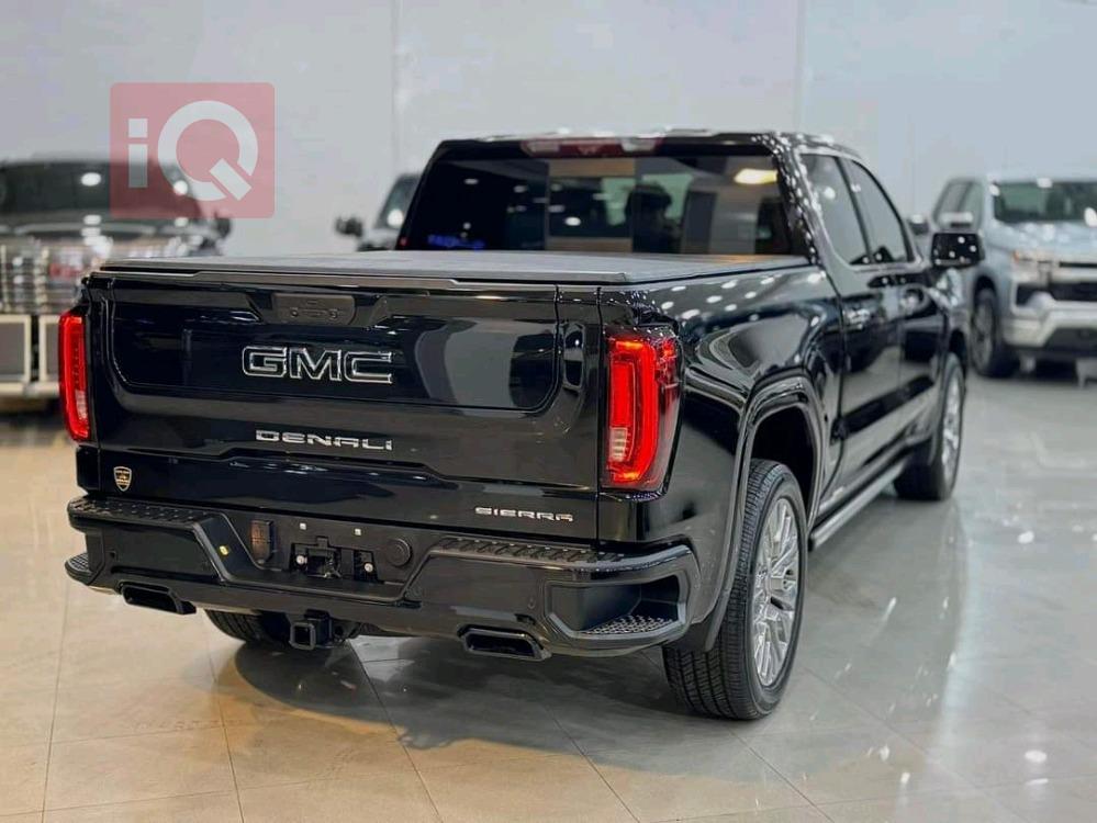 GMC Sierra
